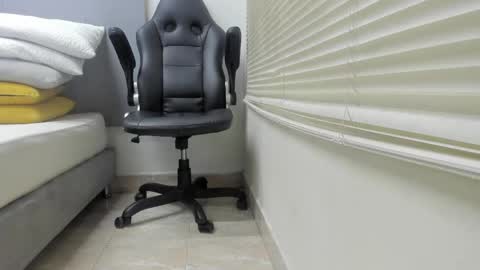 _molly_rosse_ online show from 04-23-26, 12:04