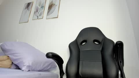 _molly_rosse_ online show from 05-18-26, 12:00
