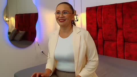 _monaliza_ online show from 04-24-26, 12:18
