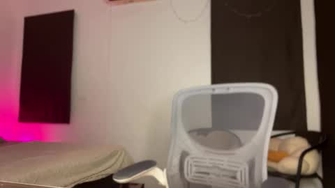 Francine Aisi Morpho - a genus of blue butterflies. online show from 01-10-25, 01:41