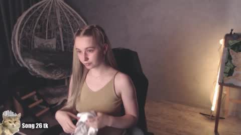 Snapshot of _mother_of_cats chatting on 10-06-25, 07:11 Debby online show from 10-06-25, 07:11