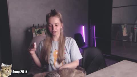 Snapshot of _mother_of_cats chatting on 12-03-25, 07:45 Debby online show from 12-03-25, 07:45