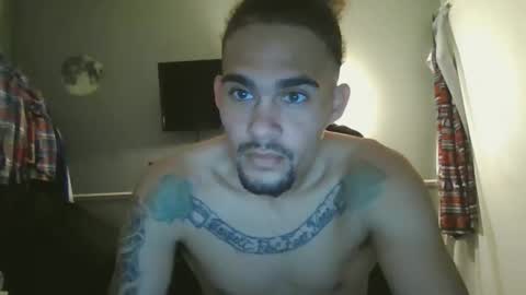 Snapshot of _mr_g chatting on 12-17-24, 09:05 Mixedbreed online show from 12-17-24, 09:05