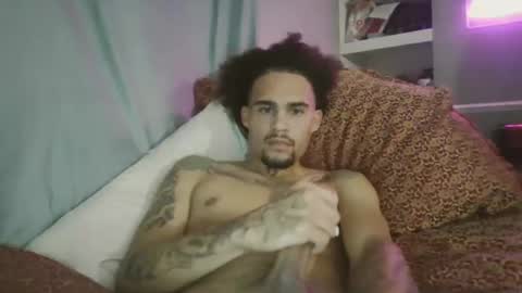 Snapshot of _mr_g chatting on 12-19-24, 11:57 Mixedbreed online show from 12-19-24, 11:57