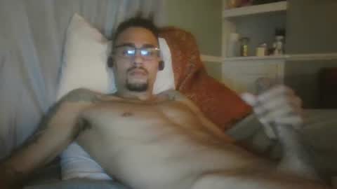 Snapshot of _mr_g chatting on 12-23-24, 03:44 Mixedbreed online show from 12-23-24, 03:44