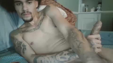 Snapshot of _mr_g chatting on 12-23-24, 10:44 Mixedbreed online show from 12-23-24, 10:44