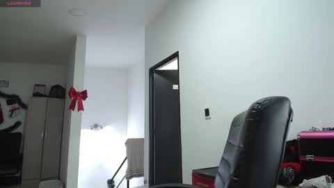 Panda  online show from 12-25-24, 05:37