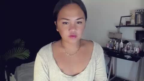 Snapshot of _mslibaylibay_ chatting on 05-31-26, 01:29 Angel online show from 05-31-26, 01:29