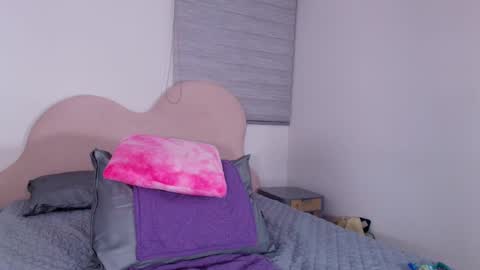 Luna online show from 04-17-26, 03:09