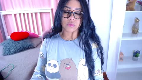 nahomi  online show from 01-22-25, 09:02