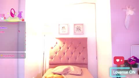 nahomi  online show from 10-17-25, 12:47