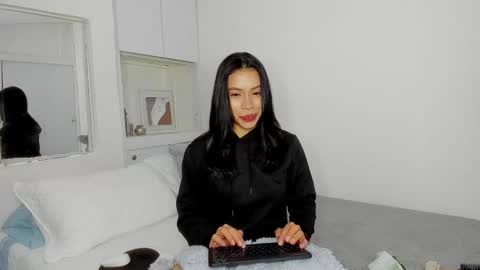 Snapshot of _nathaliesex chatting on 10-15-25, 04:34 independent model natha online show from 10-15-25, 04:34