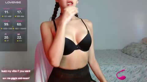 _nayade_ online show from 02-25-26, 10:08