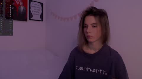 Snapshot of _ni_kiss chatting on 12-17-24, 12:56 Nika online show from 12-17-24, 12:56