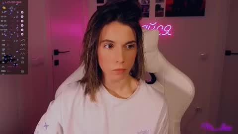 Snapshot of _ni_kiss chatting on 11-30-25, 04:55 Nika online show from 11-30-25, 04:55