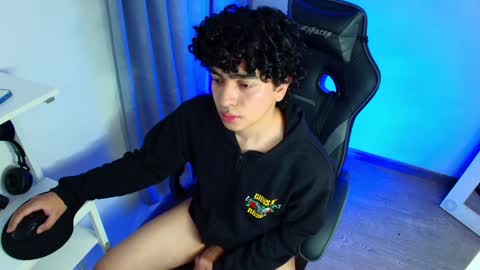 Snapshot of _nickconnor1 chatting on 01-09-25, 01:39 Nicolas online show from 01-09-25, 01:39