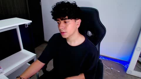 Snapshot of _nickconnor1 chatting on 02-03-25, 08:35 Nicolas online show from 02-03-25, 08:35