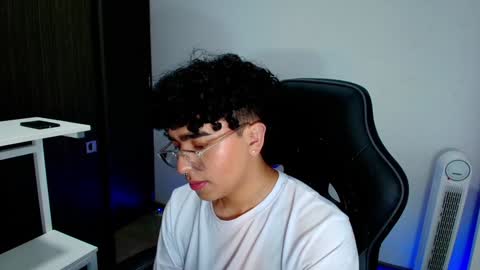 Snapshot of _nickconnor1 chatting on 02-05-25, 10:44 Nicolas online show from 02-05-25, 10:44