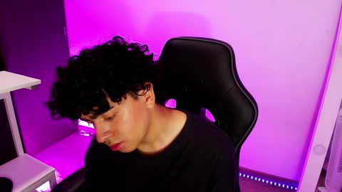 Snapshot of _nickconnor1 chatting on 02-11-25, 11:01 Nicolas online show from 02-11-25, 11:01