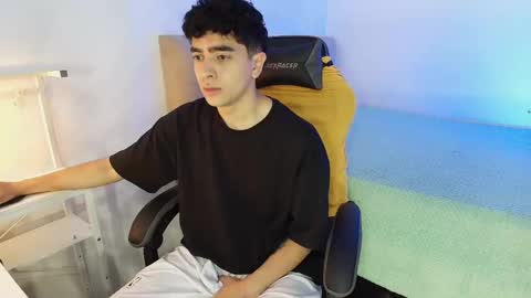 Snapshot of _nickconnor1 chatting on 10-12-25, 08:30 Nicolas online show from 10-12-25, 08:30