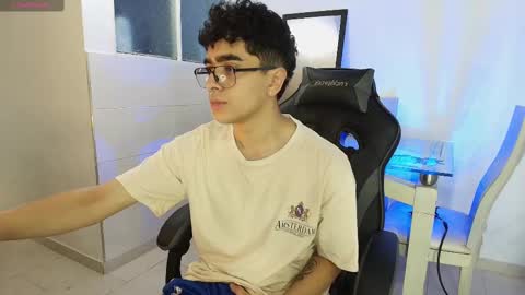 Snapshot of _nickconnor1 chatting on 11-11-25, 03:06 Nicolas online show from 11-11-25, 03:06