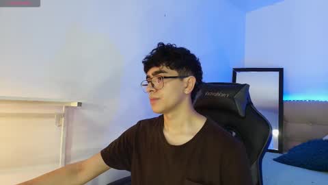 Snapshot of _nickconnor1 chatting on 11-12-25, 04:35 Nicolas online show from 11-12-25, 04:35