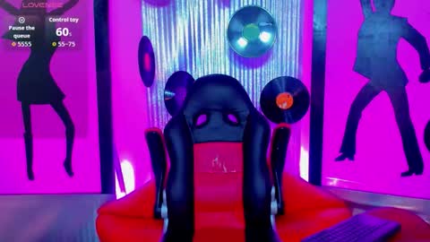 Nicky  Please help me with your thumbs up its importan online show from 02-25-26, 09:13