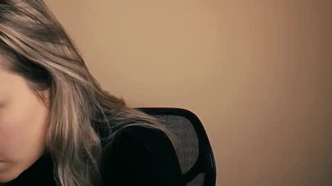 Nica online show from 10-29-25, 09:11