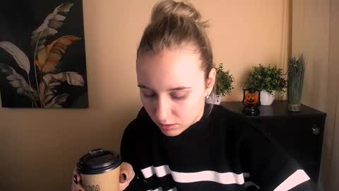 Nica online show from 10-30-25, 09:22