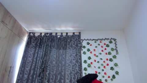 juliana online show from 12-23-24, 01:03