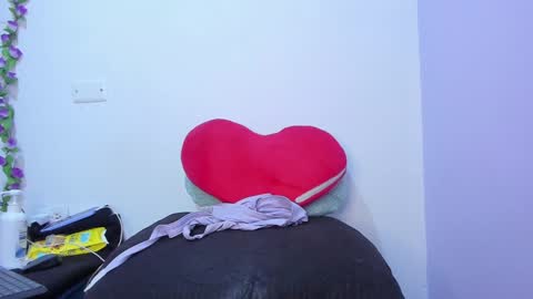 juliana online show from 01-28-25, 01:05