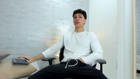Noah Heyden online show from 02-09-25, 02:50