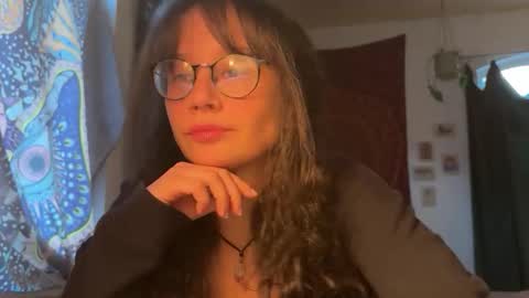 Snapshot of _nyxo chatting on 03-27-26, 05:23 Mila online show from 03-27-26, 05:23