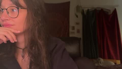 Snapshot of _nyxo chatting on 03-31-26, 11:05 Mila online show from 03-31-26, 11:05