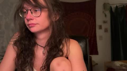 Snapshot of _nyxo chatting on 04-27-26, 08:07 Mila online show from 04-27-26, 08:07