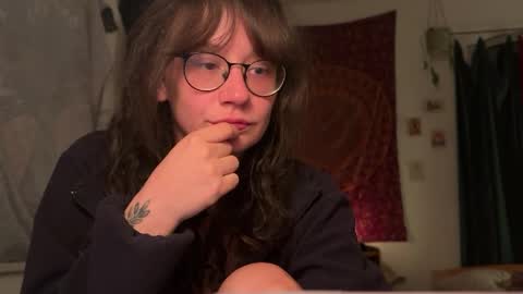 Snapshot of _nyxo chatting on 04-28-26, 07:52 Mila online show from 04-28-26, 07:52