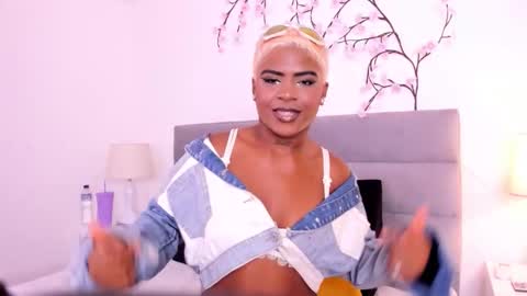 Snapshot of _opraah_ chatting on 12-15-25, 12:20 Opraah online show from 12-15-25, 12:20