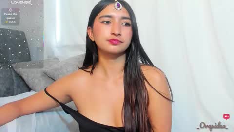 Orquidea  online show from 11-13-25, 01:32
