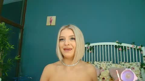 Snapshot of _parishill chatting on 10-22-25, 04:13 Alisa online show from 10-22-25, 04:13