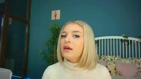 Snapshot of _parishill chatting on 10-25-25, 04:09 Alisa online show from 10-25-25, 04:09
