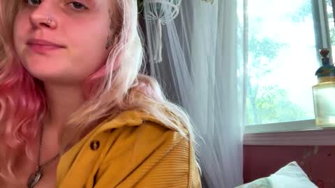 _peaceoutgirlscout_ online show from 10-04-25, 08:07