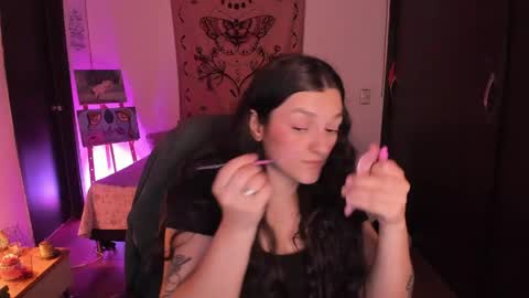 Snapshot of _peach__ chatting on 05-23-26, 03:34 violeta ig online show from 05-23-26, 03:34