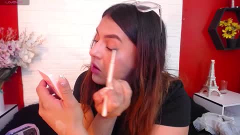 Laura online show from 10-17-25, 06:10