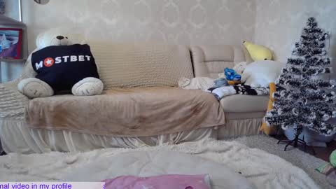 _pretty_fox_ online show from 12-30-24, 08:10