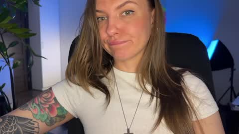  HADLY today day-off see u online 0112  online show from 12-14-24, 08:29