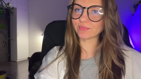  HADLY today day-off see u online 0112  online show from 12-18-24, 05:21