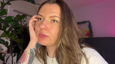  HADLY today day-off see u online 0112  online show from 12-24-24, 08:49