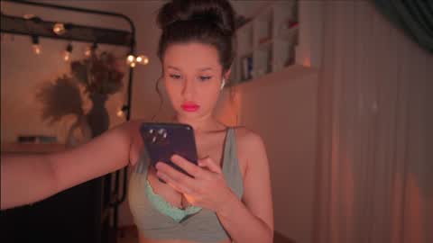 Eva online show from 03-11-25, 11:12