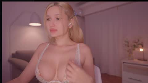 Snapshot of _protea chatting on 05-29-26, 11:25 Eva online show from 05-29-26, 11:25