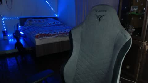 Snapshot of _purrari chatting on 12-23-24, 01:18 Vampire online show from 12-23-24, 01:18